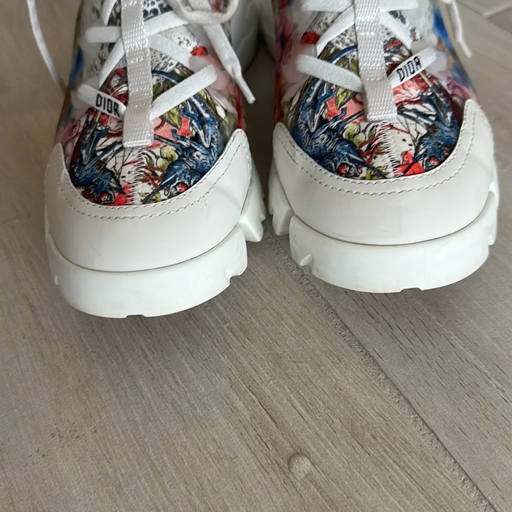 Dior D connect sneaker 9.5 with box zodiac print